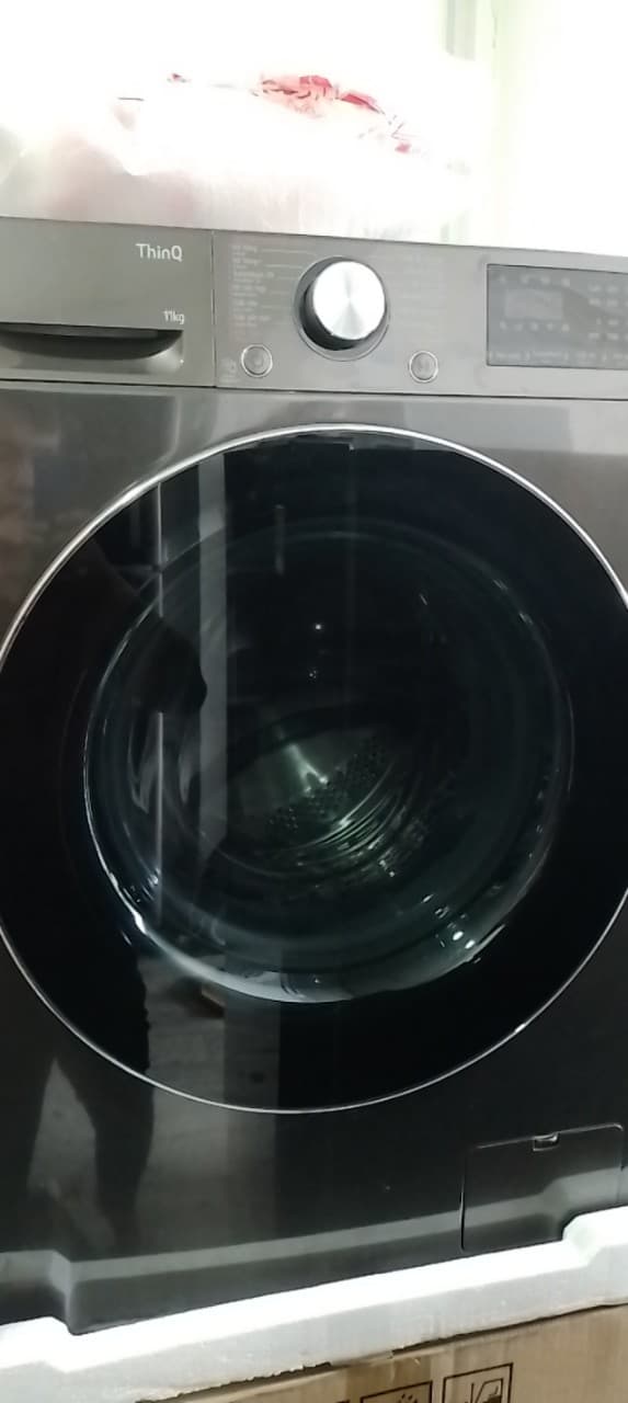 Đội ngũ kỹ thuật viên kiểm tra thiết bị trước khi bàn giao